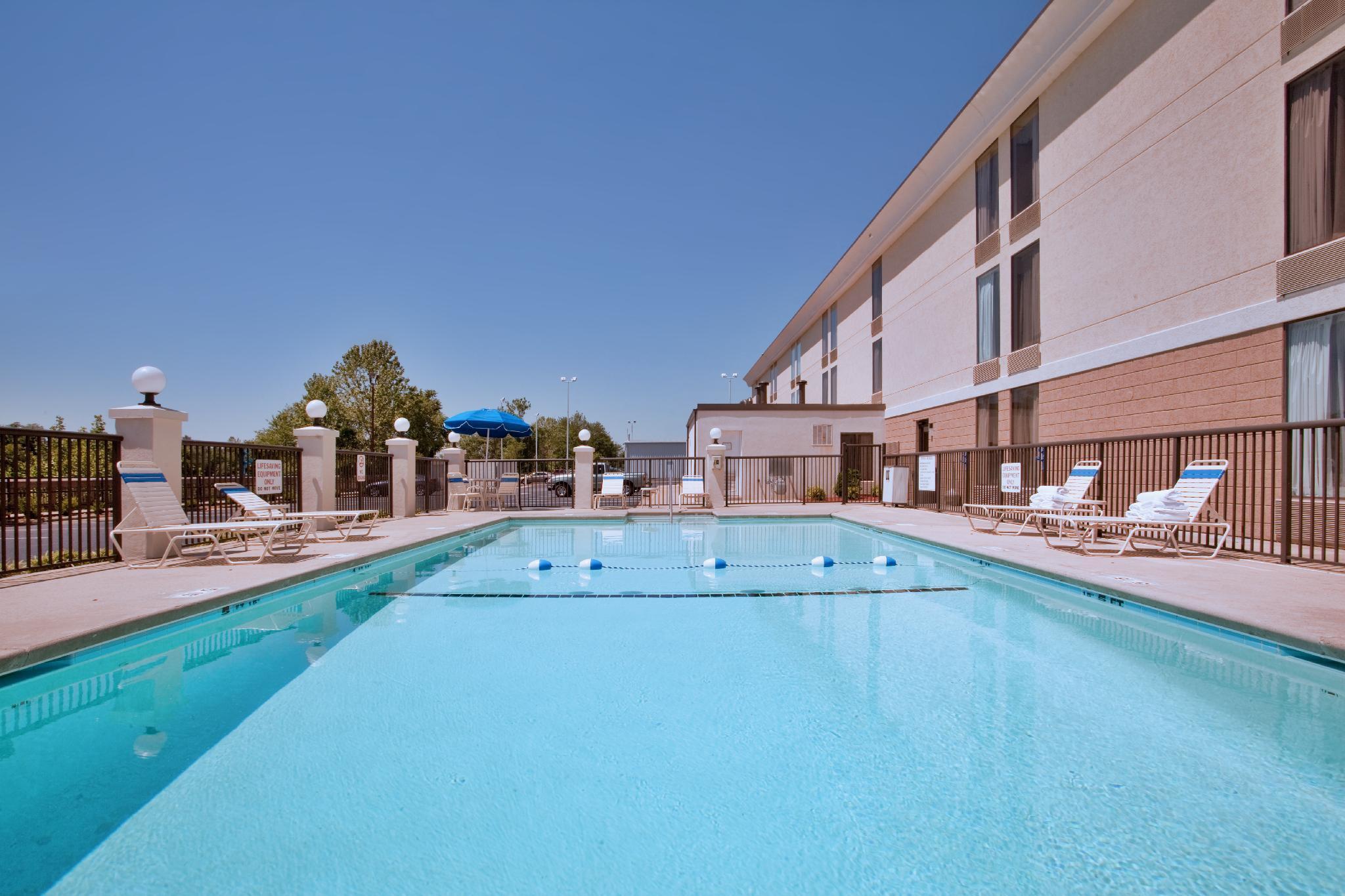 Holiday Inn Express Danville By Ihg Kültér fotó